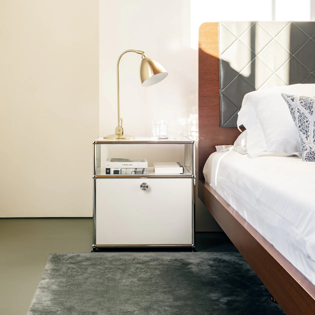 Haller nightstand (P)